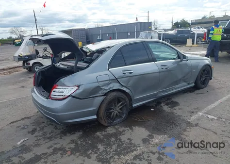 2012 Mercedes-Benz C 250 Luxury/Sport z USA, uszkodzony, nr VIN WDDGF4HB3CF852831